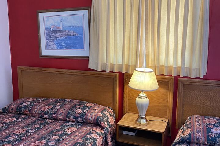 Room 27 of 61