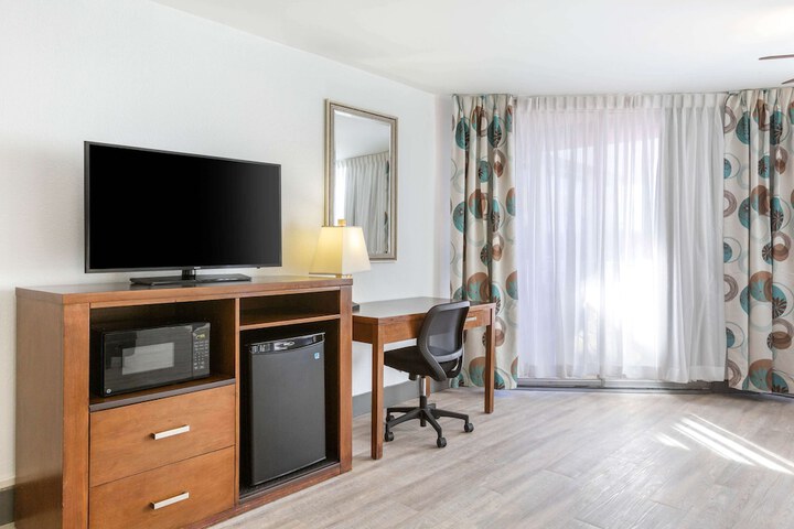 Room 18 of 36