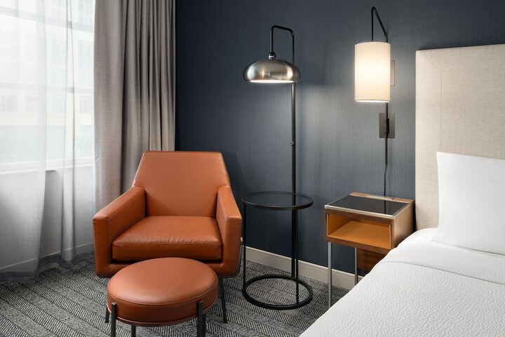 Room 27 of 46