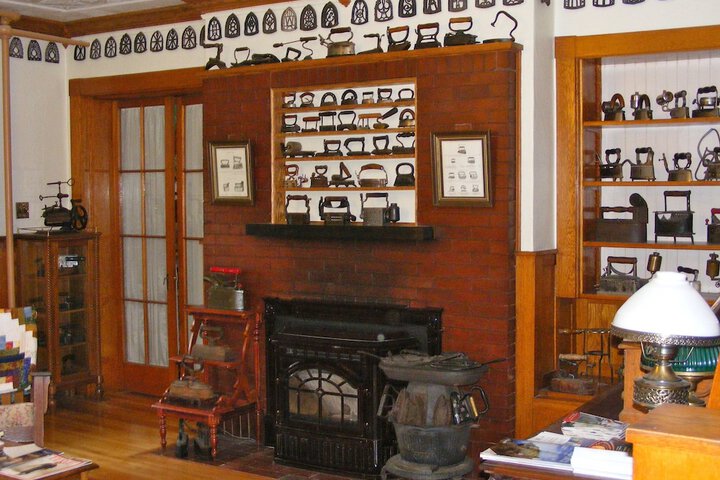 Old Iron Inn Bed and Breakfast