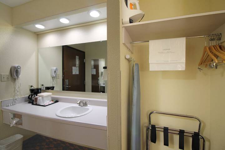 Room 10 of 40