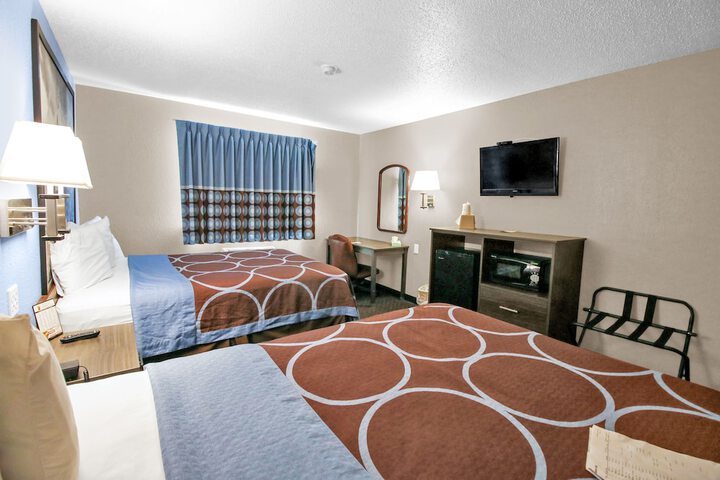 Super 8 by Wyndham Kenosha / Pleasant Prairie