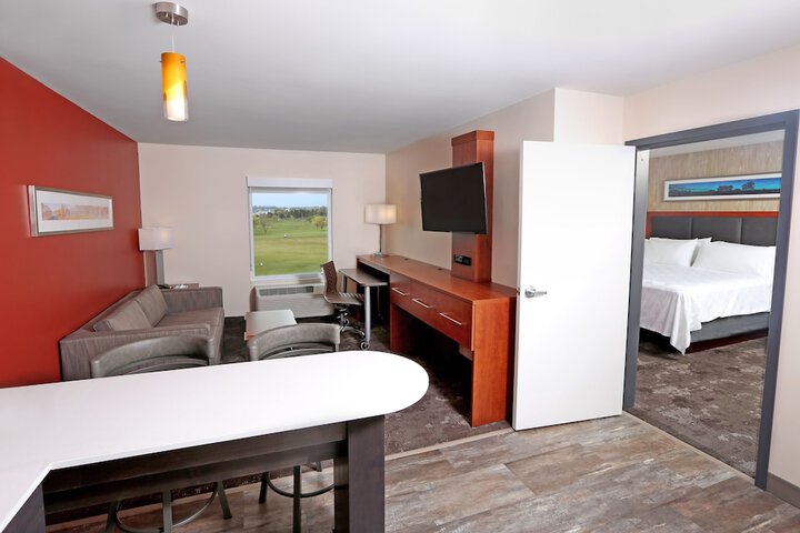 Holiday Inn & Suites Sioux Falls - Airport by IHG