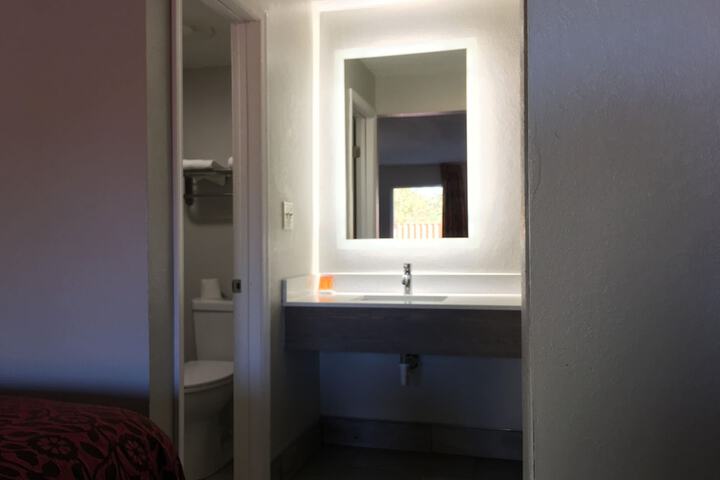 Room 18 of 18