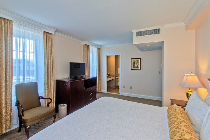 Room 34 of 47