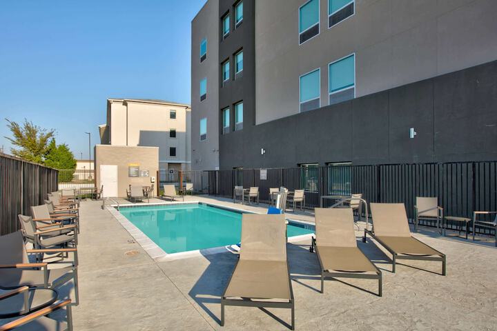Pool 6 of 43