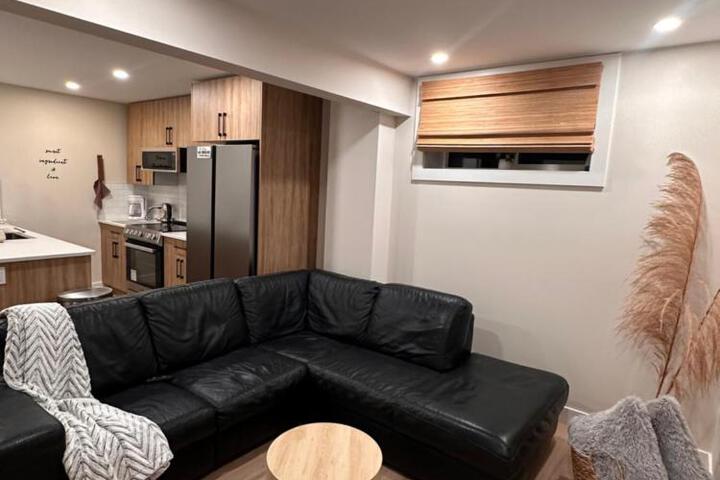 Victorias Family Oceanside Retreat brand new 2br basement