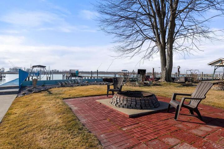 Lakeside Bliss 2BR 1BA with All Modern Comforts