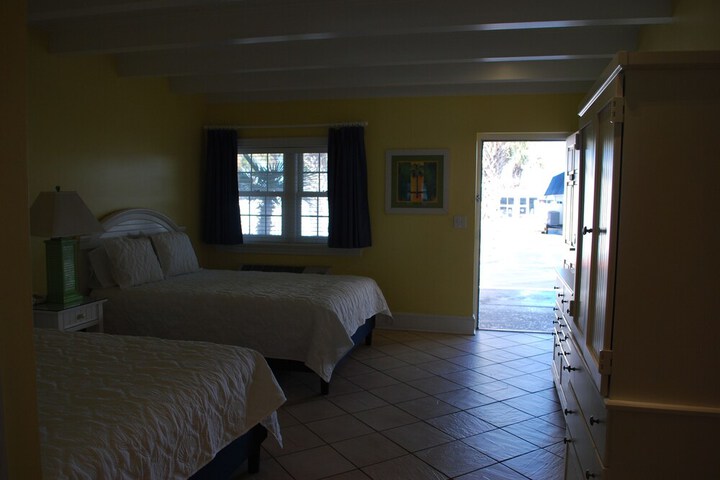 Room 17 of 36
