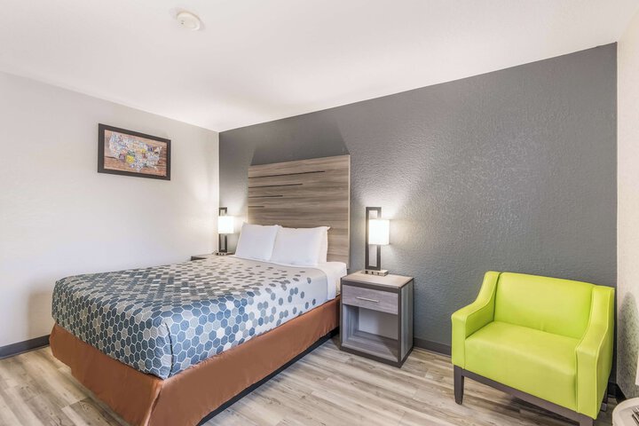Room 32 of 42