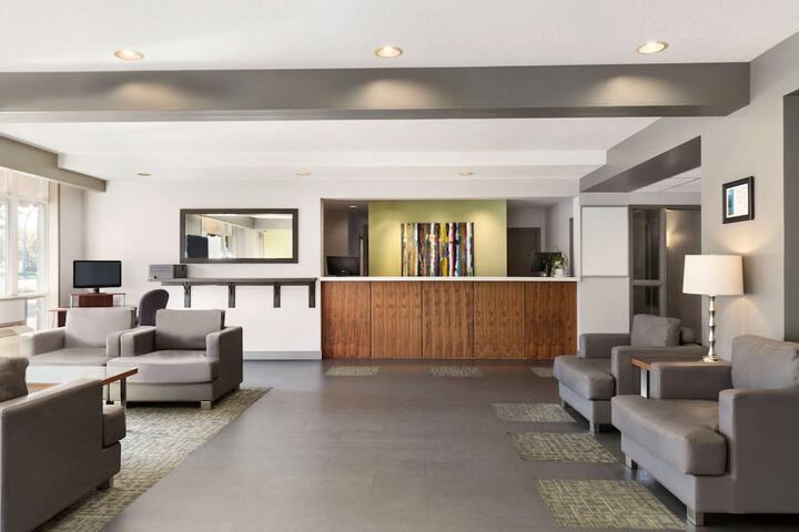 Days Inn by Wyndham Victoria Airport Sidney