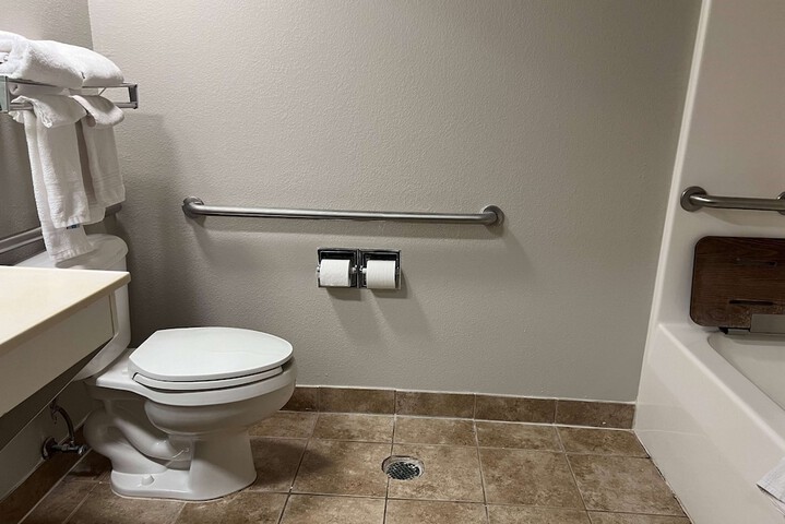 Days Inn & Suites by Wyndham Hutchinson