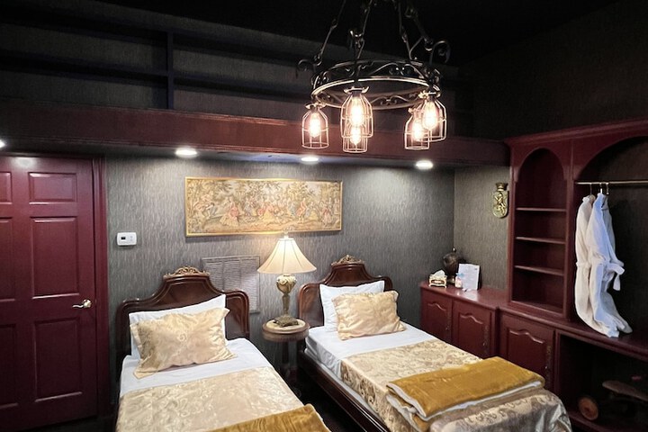 Room 21 of 45
