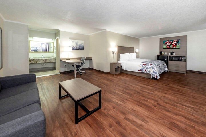 Room 32 of 40