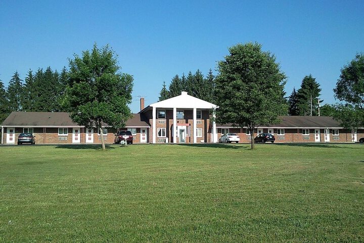 Colonial Inn Motel