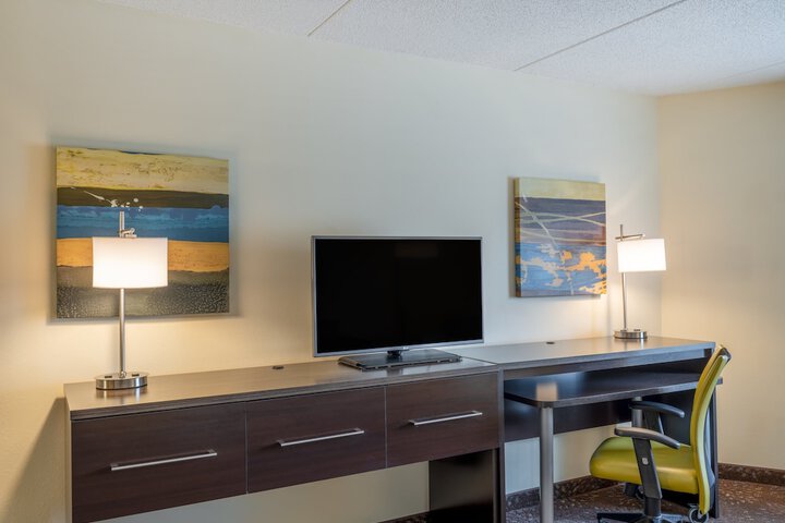 Holiday Inn Greensboro Coliseum by IHG