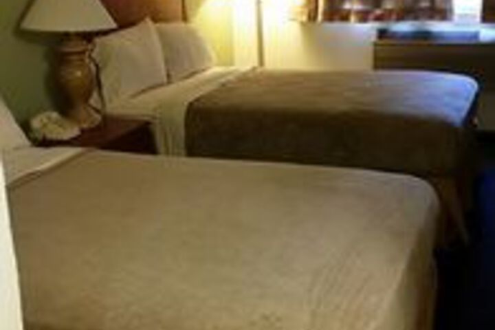 Riverwalk Inn & Suites