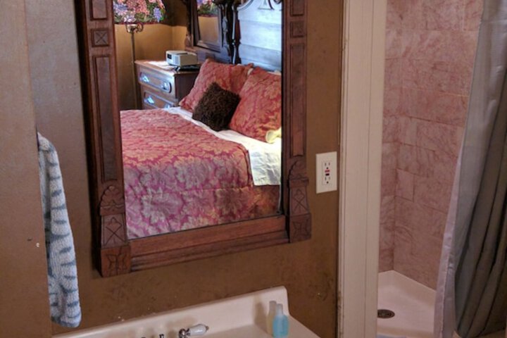 Room 51 of 87