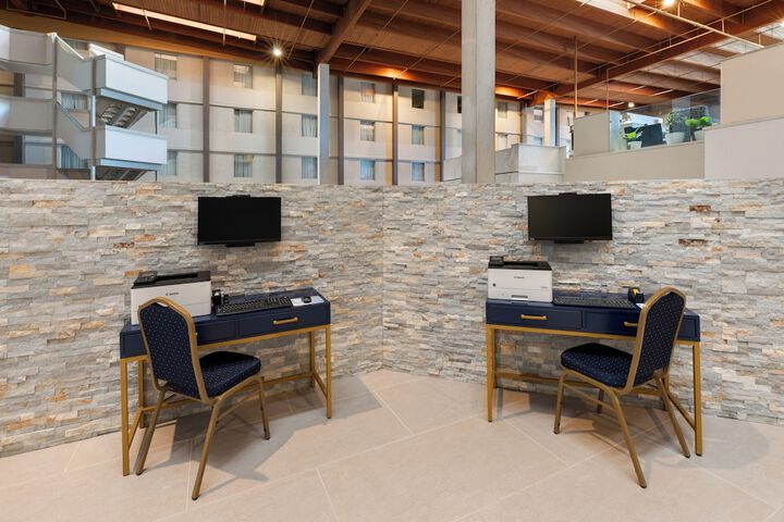 Business Center 22 of 24