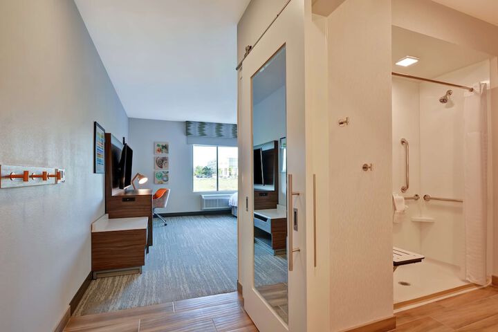 Room 16 of 46