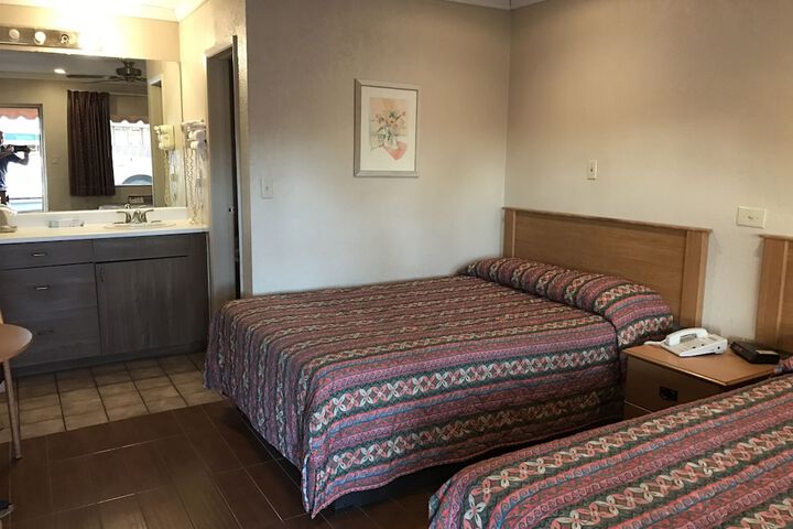 Room 80 of 100