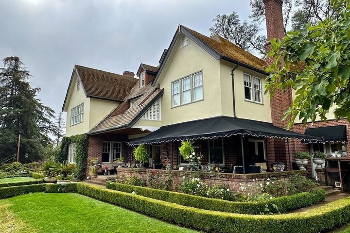 The Inn on Knowles Hill