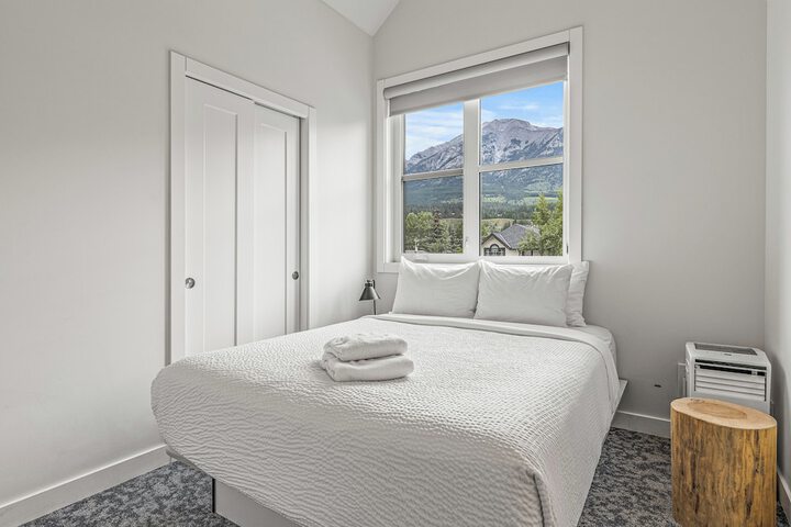 Room 34 of 60