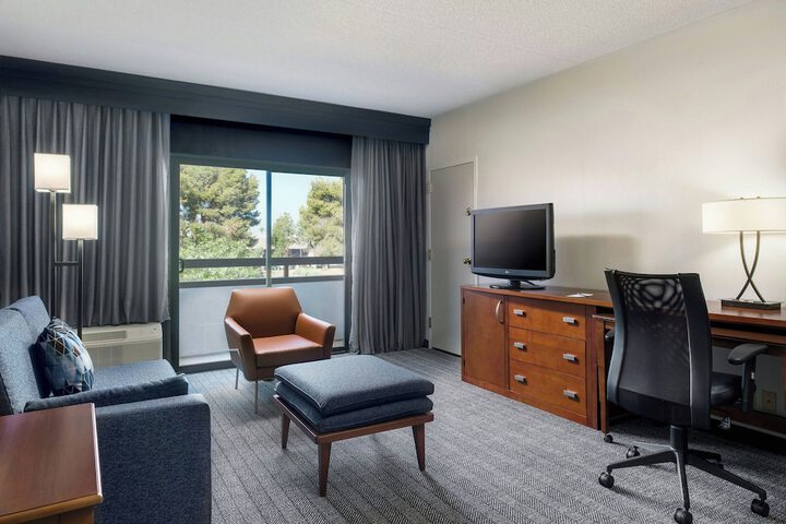 Room 28 of 44