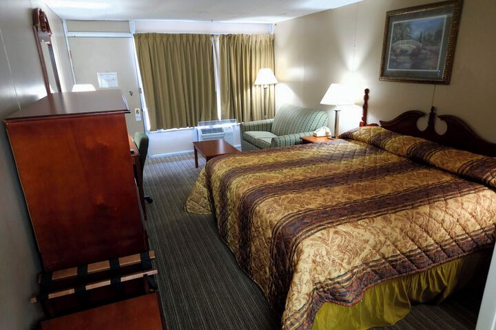 Room 7 of 13