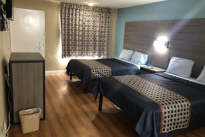 Room 4 of 17