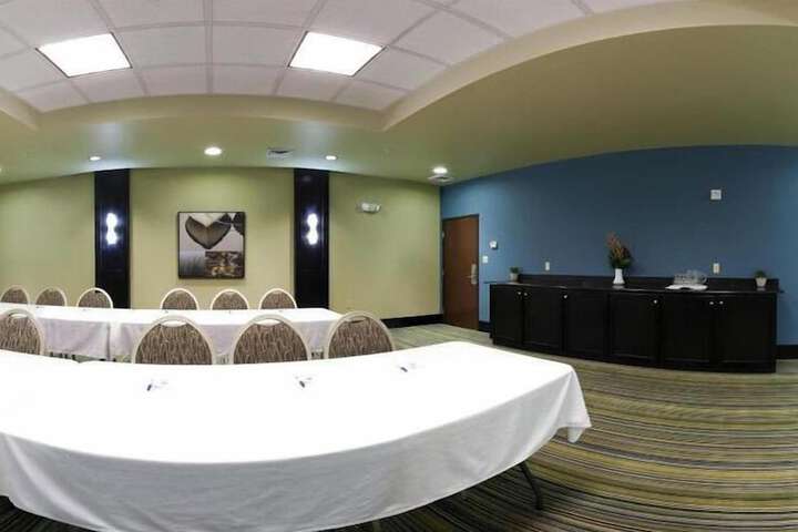 Holiday Inn Express Hotel & Suites Waycross by IHG