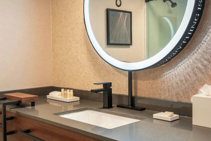 Renaissance Dallas Addison Hotel