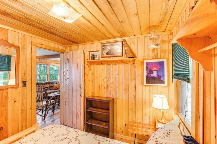 Waterfront Maine Vacation Rental w / Private Dock