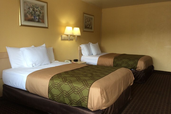 Room 8 of 33