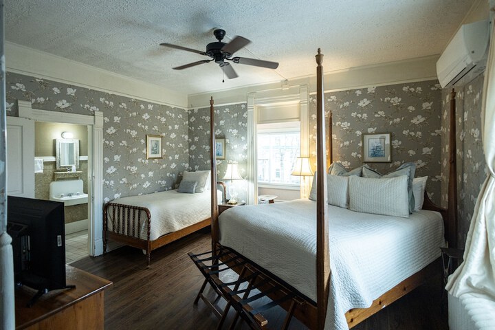 Room 39 of 48