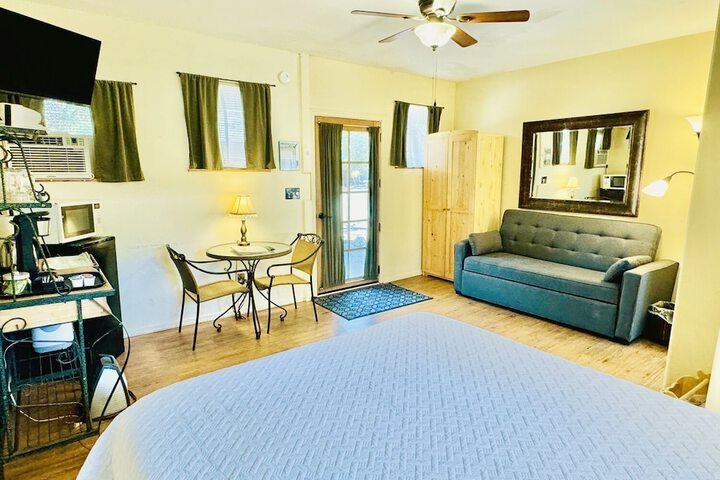 Room 37 of 60