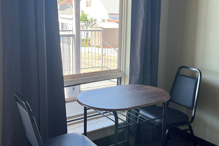 Midtown Inn & Suites