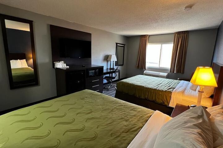 Room 10 of 14