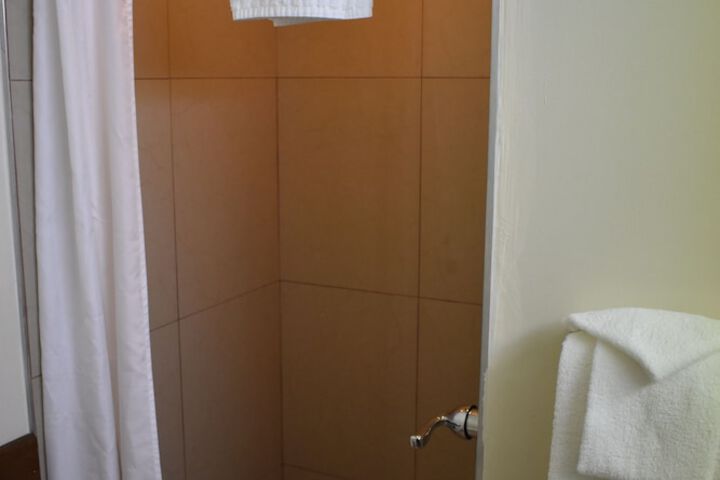 Room 27 of 39