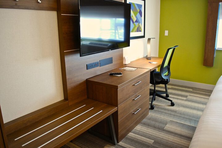 Room 17 of 40