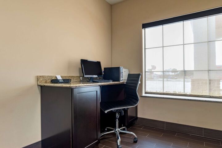 Business Center 31 of 31