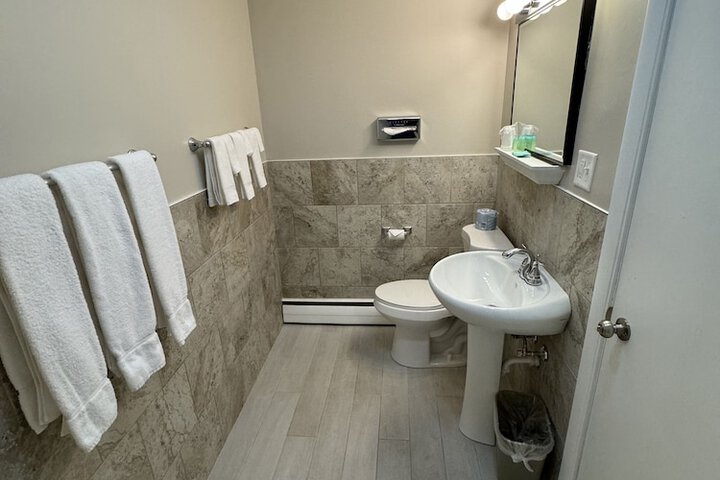 Room 8 of 34
