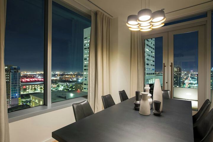 The Laura Hotel Houston Downtown, Autograph Collection