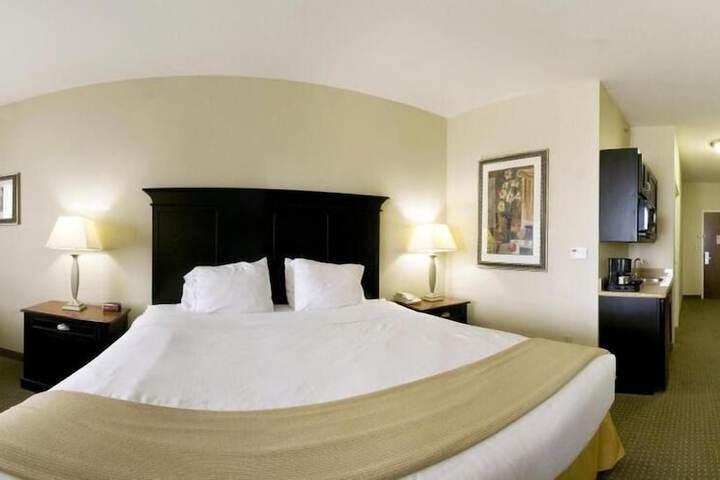 Holiday Inn Express Hotel & Suites Vernon College Area by IHG