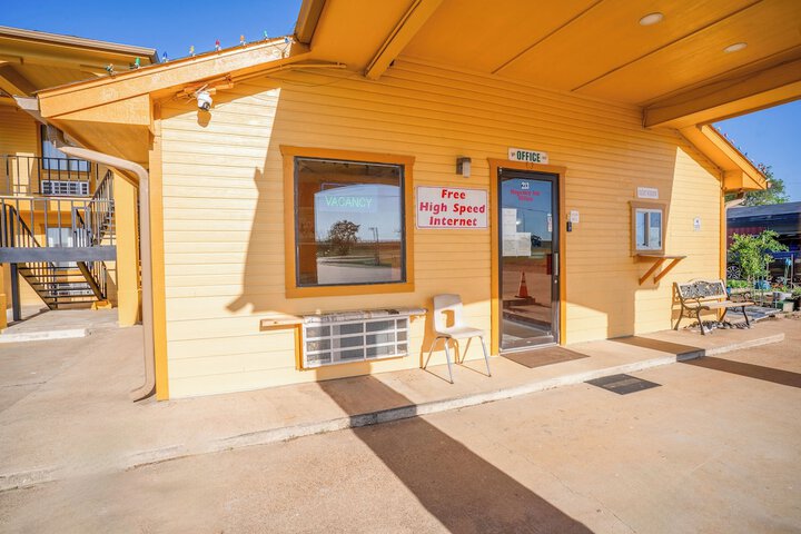 Regency Inn by OYO Rockdale TX