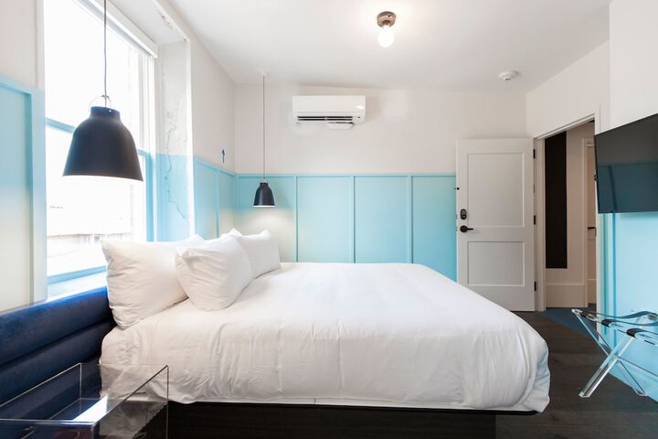 Room 43 of 195
