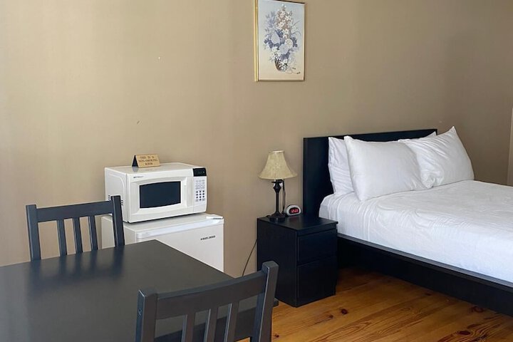 Reynolds House Inn & Motel