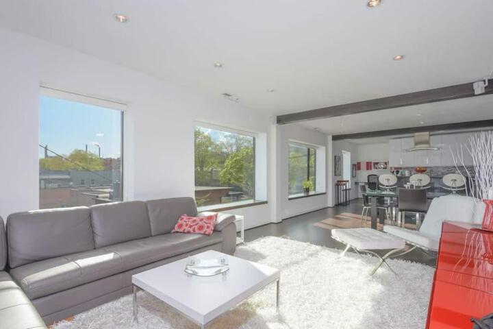 Large eclectic 1 BR above restaurant 15min to PDX