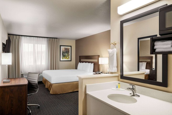 Travelodge by Wyndham Dexter