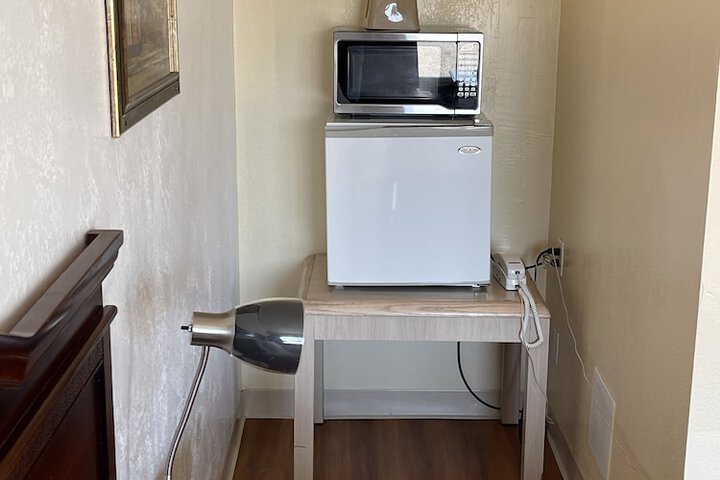 Room 11 of 28